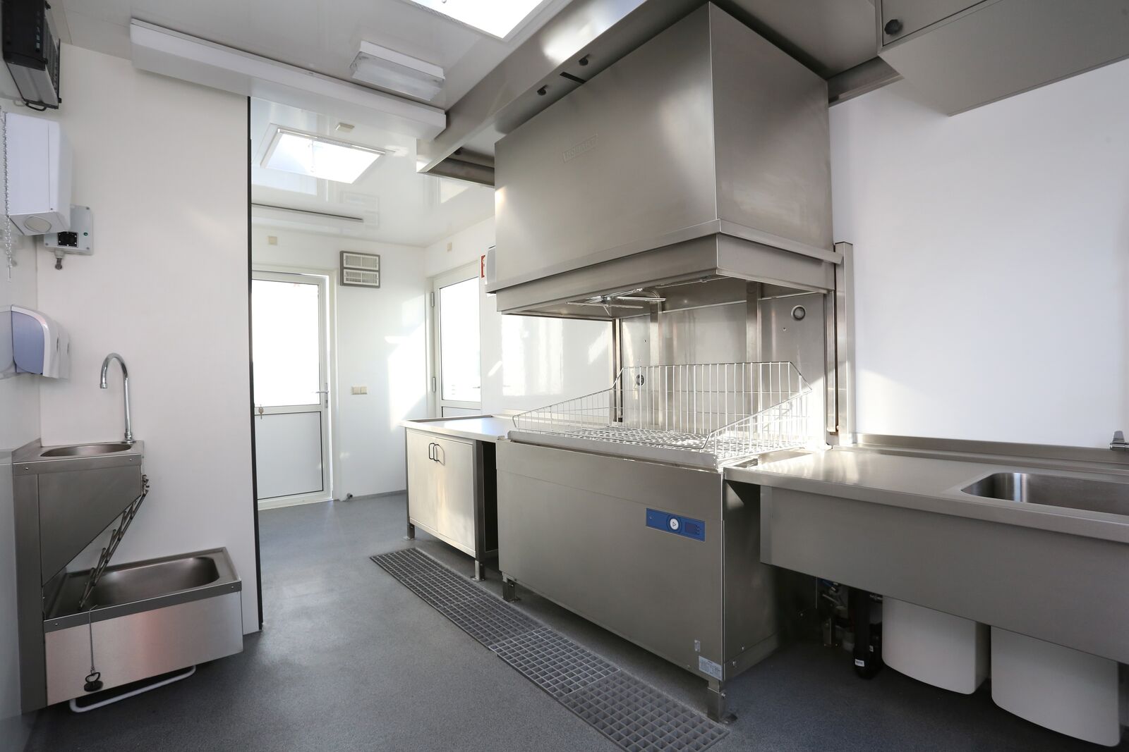 Dishwashing station 6m with tool unit