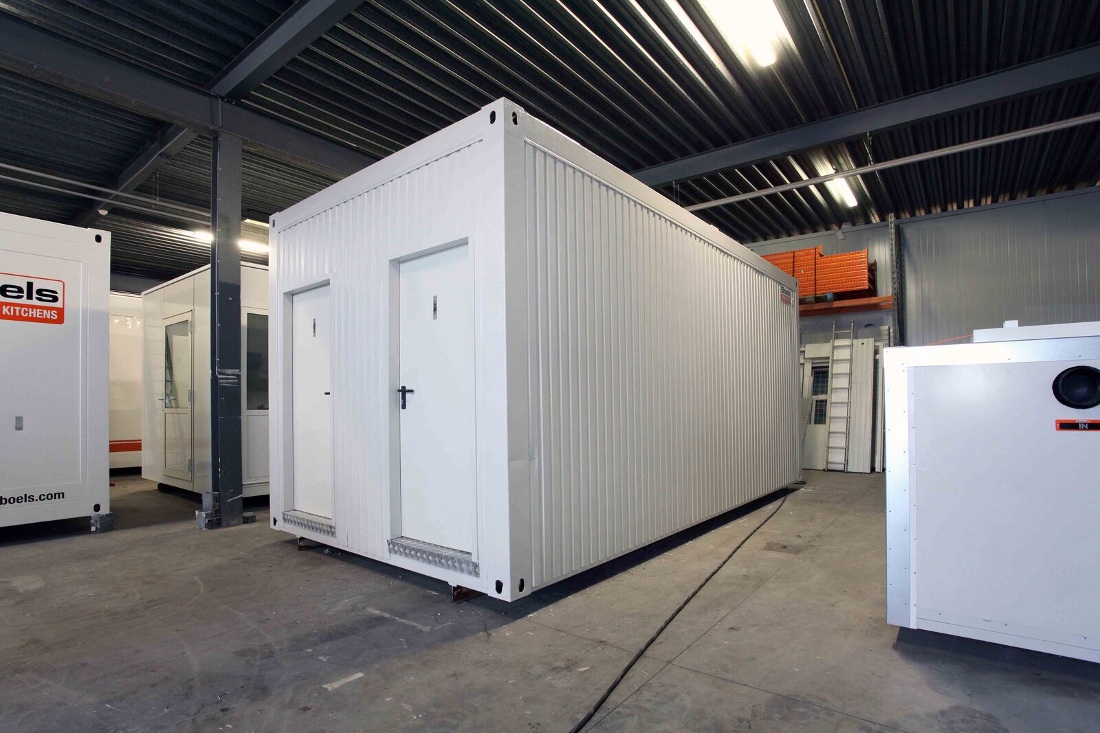 Omkleedruimte met sanitair 6x3m 380V 32A