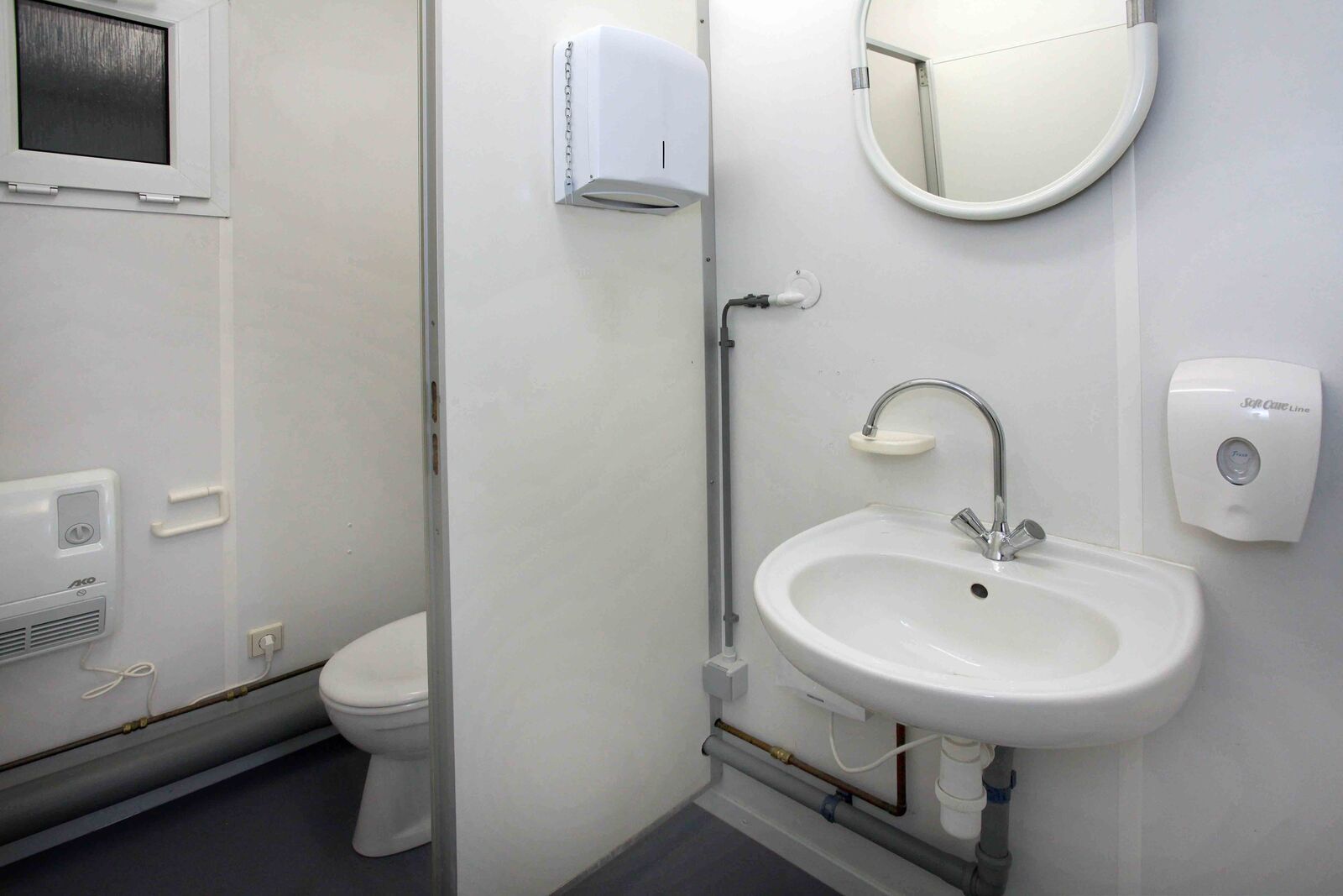 Changing room with sanitary facilities 6x3m 380V 32A